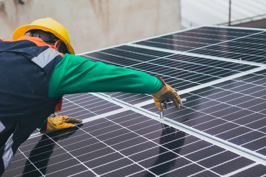 What factors to consider when selecting a Solar Installer or Solar EPC company?